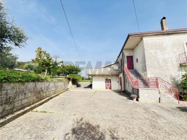 Villa Indipendente in vendita a Castel Campagnano, Campania