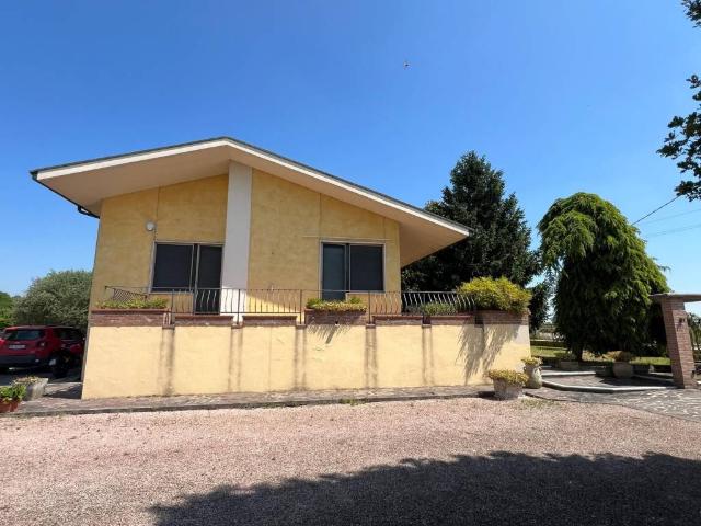 Villa Indipendente in vendita a Castel D'ario, Lombardia