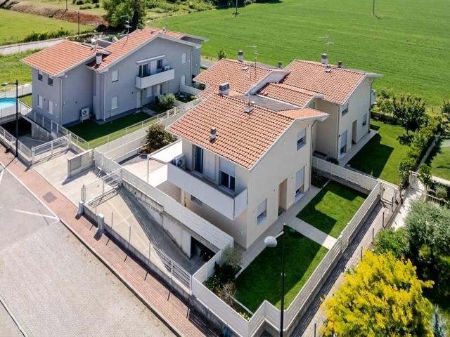 Villa Indipendente in vendita a Castel D'azzano, Veneto
