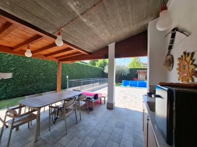 Villa Indipendente in vendita a Castel D'azzano, Veneto