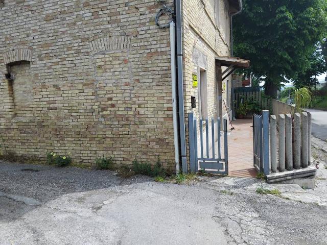 Villa Indipendente in vendita a Piattoni, Marche