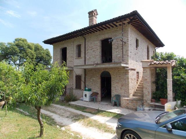 Villa Indipendente in vendita a Piattoni, Marche