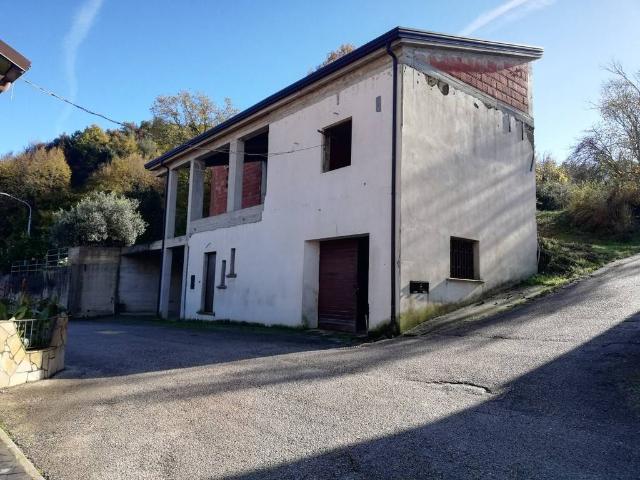 Villa Indipendente in vendita a Castel Di Sasso, Campania