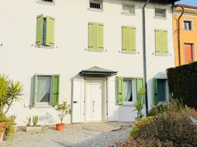 Villa Indipendente in vendita a Castel Goffredo, Lombardia