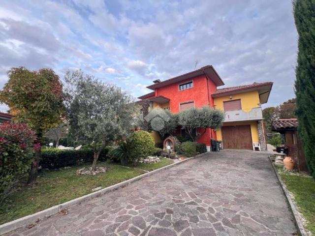 Villa Indipendente in vendita a Castel Goffredo, Lombardia
