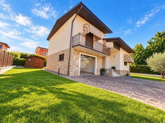 Villa Indipendente in vendita a Castel Goffredo, Mantova