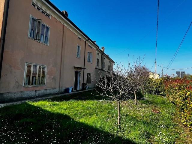 Villa Indipendente in vendita a Castel Goffredo, Lombardia