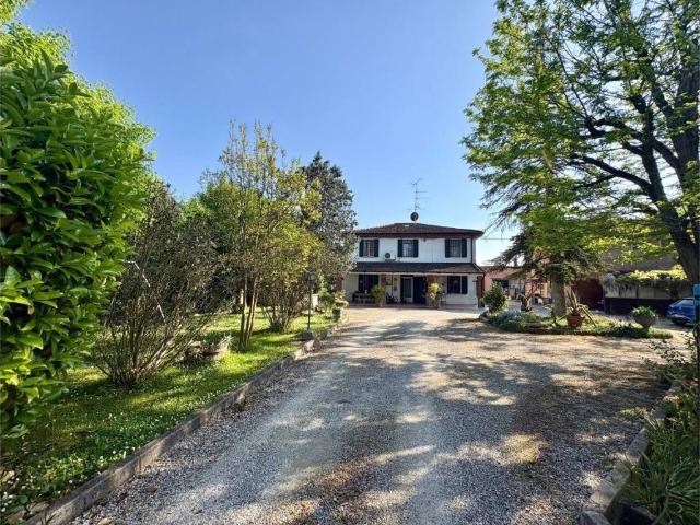 Villa Indipendente in vendita a Nuovo Circondario Imolese, Castel Guelfo Di Bologna