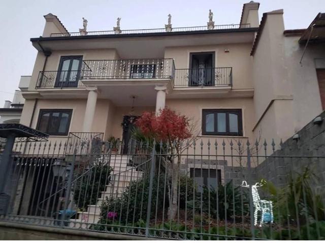 Villa Indipendente in vendita a Castel Morrone, Campania