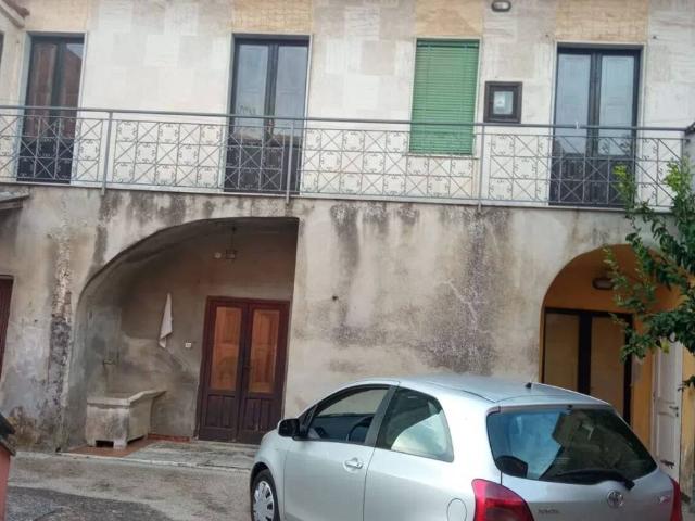 Villa Indipendente in vendita a Castel Morrone, Campania