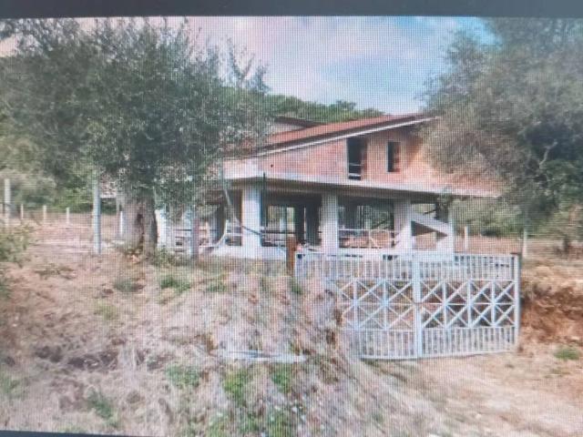 Villa Indipendente in vendita a Castel Morrone, Campania