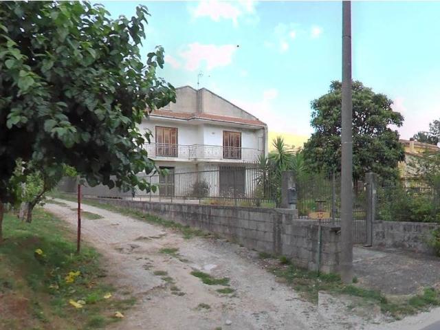 Villa Indipendente in vendita a Castel Morrone, Campania