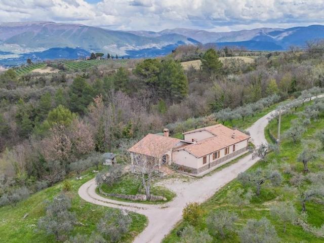 Villa Indipendente in vendita a Castel Ritaldi, Umbria