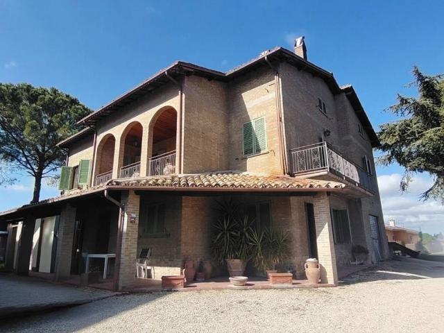 Villa Indipendente in vendita a Castel Ritaldi, Umbria