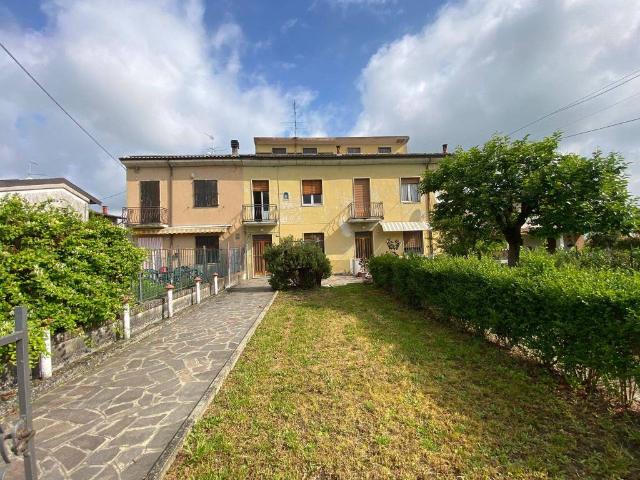 Villa Indipendente in vendita a Ziano Piacentino, Reggio Emilia