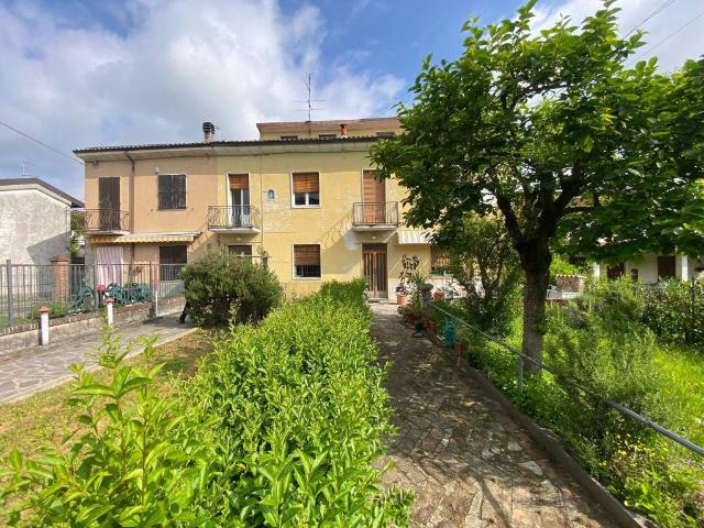 Villa Indipendente in vendita a Ziano Piacentino, Reggio Emilia