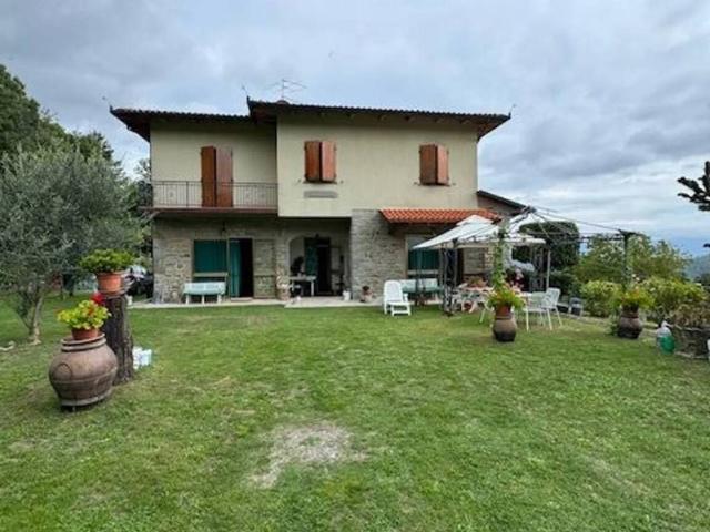 Villa Indipendente in vendita a Castel San Niccolò, Toscana