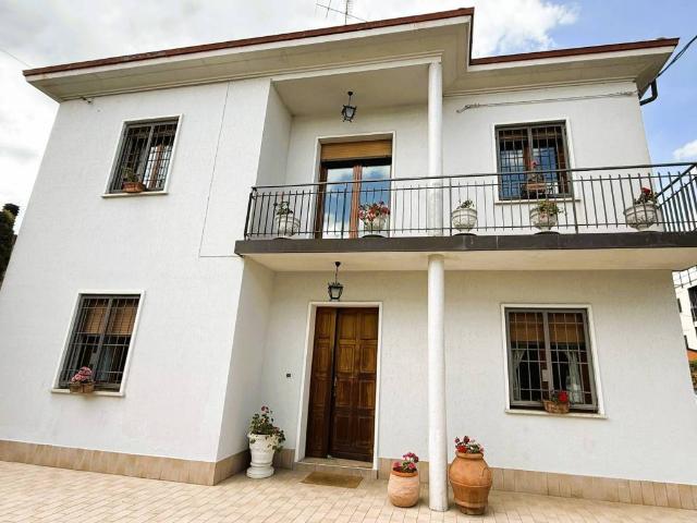 Villa Indipendente in vendita a Nuovo Circondario Imolese, Castel San Pietro Terme