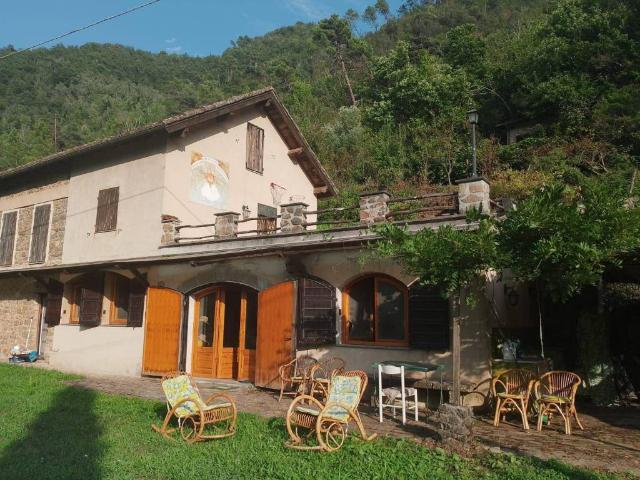 Villa Indipendente in vendita a Castel Vittorio, Liguria