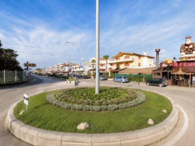 Villa Indipendente in vendita a Marina d'Ischitella, Castel Volturno