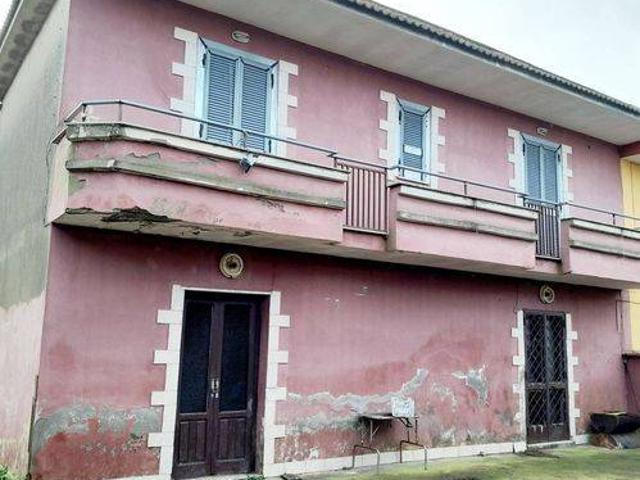 Villa Indipendente in vendita a Borgo Domitio, Castel Volturno
