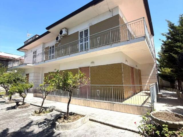 Villa Indipendente in vendita a Baia Verde, Castel Volturno