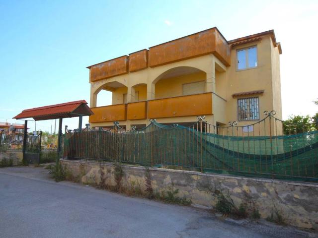 Villa Indipendente in vendita a Castel Volturno, Campania