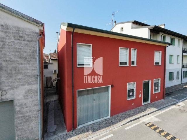 Villa Indipendente in vendita a Castelbelforte, Lombardia