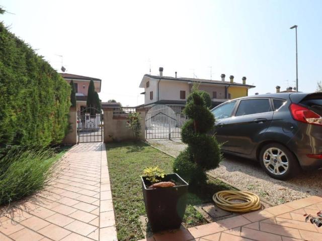 Villa Indipendente in vendita a Castelbelforte, Lombardia