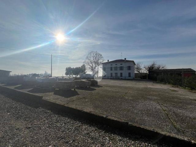 Villa Indipendente in vendita a Castelbelforte, Lombardia