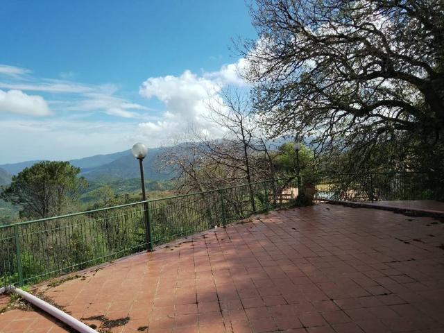 Villa Indipendente in vendita a Castelbuono, Sicilia