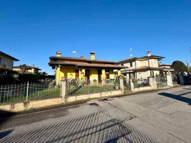 Villa Indipendente in vendita a Castelcovati, Lombardia