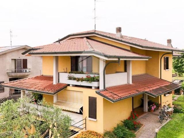 Villa Indipendente in vendita a Castelcovati, Lombardia