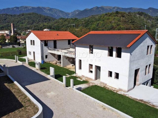 Villa Indipendente in vendita a Pieve del Grappa, Castelcucco