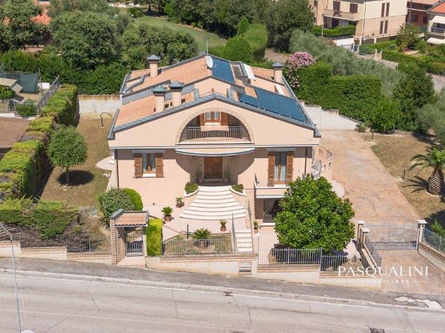 Villa Indipendente in vendita a Fornaci, Marche