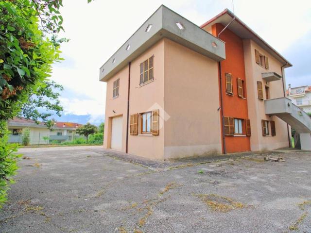 Villa Indipendente in vendita a Crocette, Marche