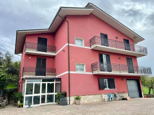 Villa Indipendente in vendita a Castelfranci, Campania
