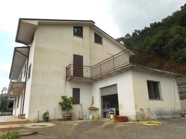 Villa Indipendente in vendita a Castelfranci, Campania