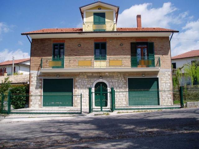 Villa Indipendente in vendita a Castelfranci, Campania