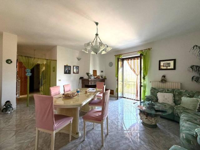 Villa Indipendente in vendita a Castelfranci, Campania