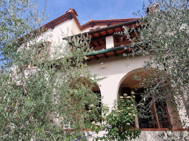 Villa Indipendente in vendita a Castelfranco Piandiscò, Toscana