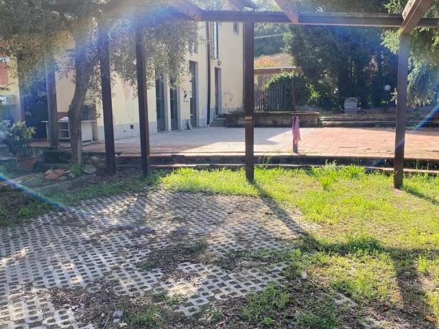 Villa Indipendente in vendita a Castelfranco Piandiscò, Toscana