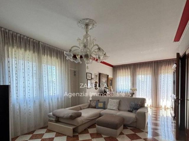 Villa Indipendente in vendita a Castelfranco Veneto, Veneto