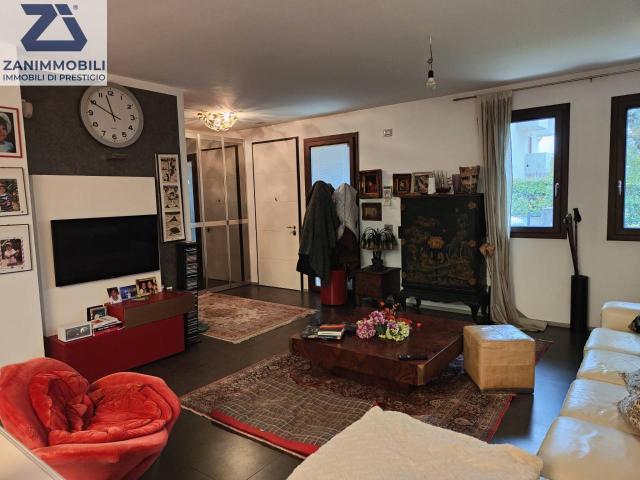 Villa Indipendente in vendita a Castelfranco Veneto, Veneto