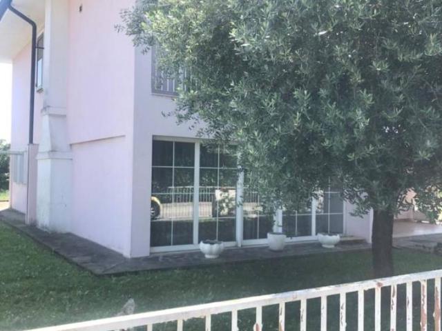 Villa Indipendente in vendita a Castelfranco Veneto, Veneto