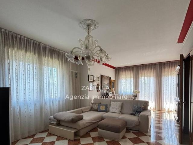 Villa Indipendente in vendita a Castelfranco Veneto, Veneto