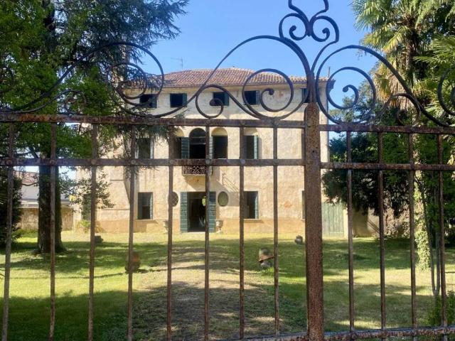 Villa Indipendente in vendita a Castelfranco Veneto, Veneto