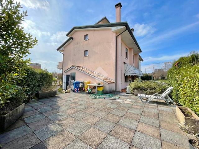 Villa Indipendente in vendita a Castelfranco Veneto, Veneto
