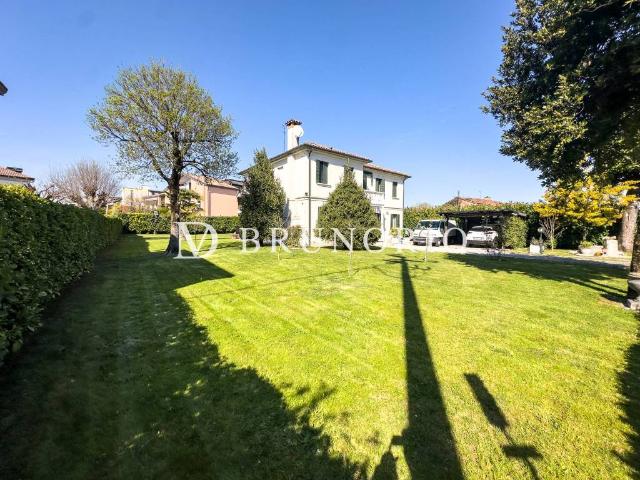 Villa Indipendente in vendita a Castelfranco Veneto, Veneto