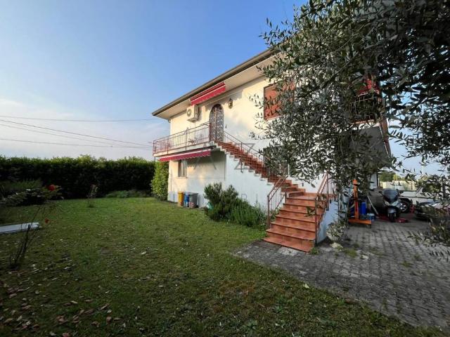 Villa Indipendente in vendita a Castelfranco Veneto, Veneto